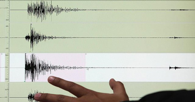 Endonezya'da 6,4 büyüklüğünde deprem