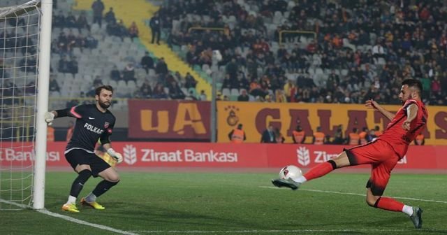 Galatasaray Karşıyaka deplasmanından 3 puanla ayrıldı