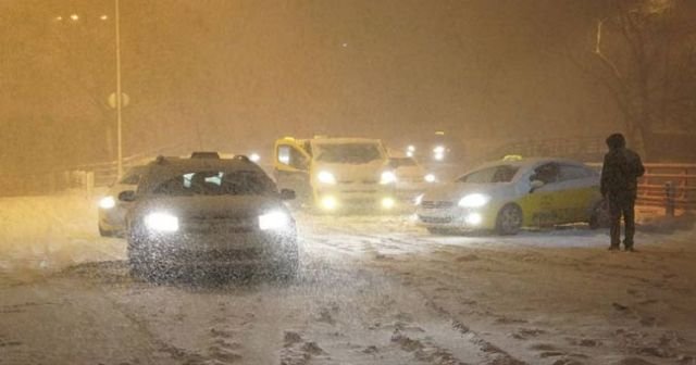 İstanbul&#039;da beklenen kar yağışı başladı
