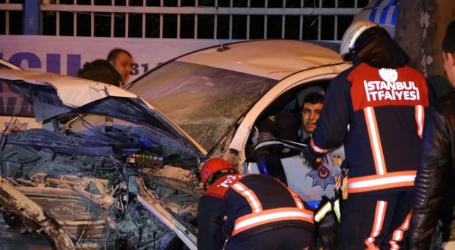 İstanbul&#039;da polis aracı kaza yaptı, 1 şehit