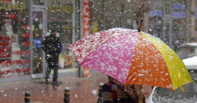 İzmir&#039;de kar yağışı şaşkınlığı