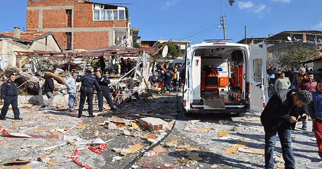 İzmir&#039;de patlama! 1 ölü 2 yaralı