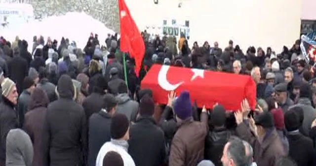 Kamer Genç toprağa verildi