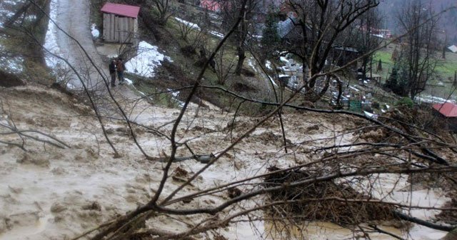 Lodos’un ardından gelen heyelan