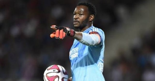 Mandanda&#039;dan Beşiktaş&#039;a kötü haber