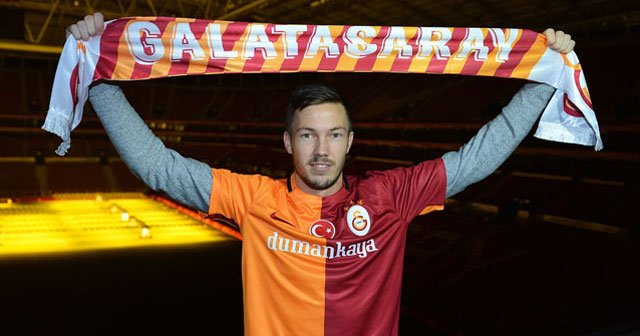 Martin Linnes sahne alıyor