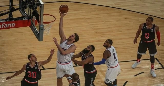 NBA All-Star'da ilk 5'ler açıklandı