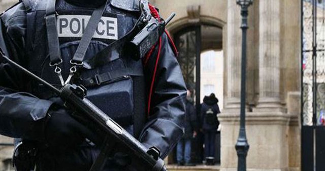 Paris&#039;te 6 lisede bomba alarmı