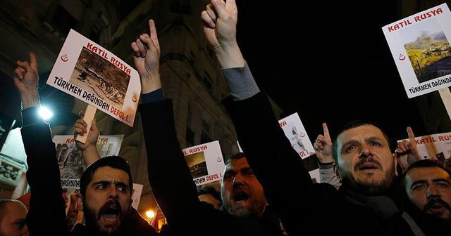 Rusya&#039;nın Türkmenlere saldırıları protesto edildi