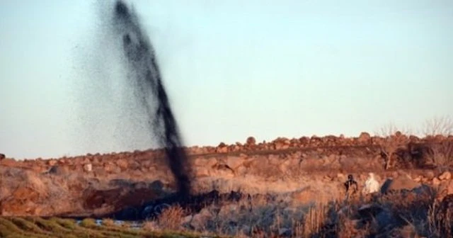 Şanlıurfa'da tarladan petrol fışkırdı