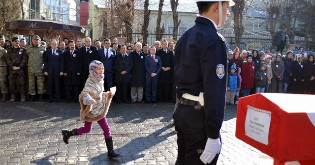 Şehidin kızından yürek dağlayan feryat, &#039;Şehitler ölmez&#039;