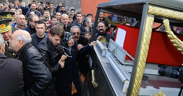 Şehit askerler toprağa verildi