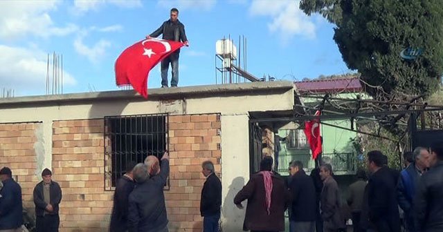 Şehit polisin baba ocağına ateş düştü