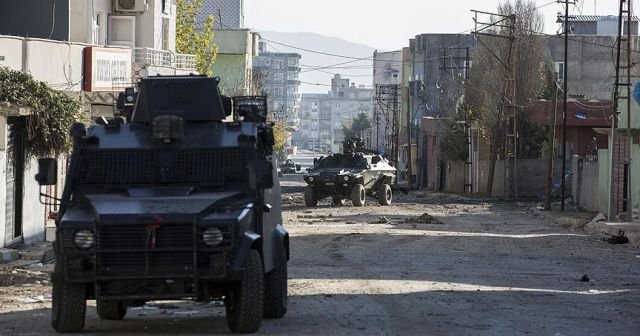 Silopi&#039;de teröristler sivillere ateş açtı, 1 ölü, 2 yaralı