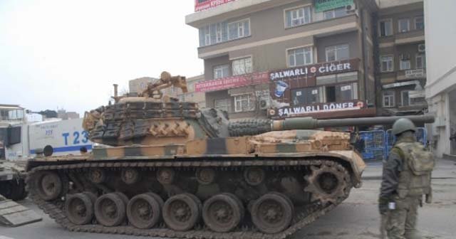 Sur&#039;a tank takviyesi yapıldı, silah sesleri yükseliyor