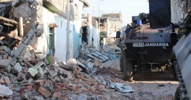 Sur'da güvenlik güçleri patlayıcıları temizliyor
