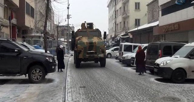 Sur’da patlama, 4 asker, 1 sivil yaralandı