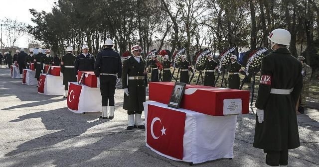 Sur şehitleri için Diyarbakır'da tören düzenlendi