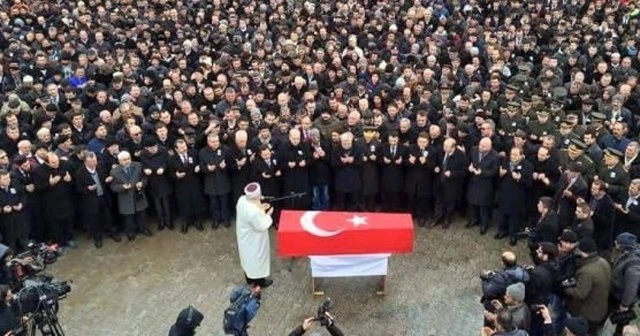 Uzman Çavuş göz yaşlarıyla toprağa verildi