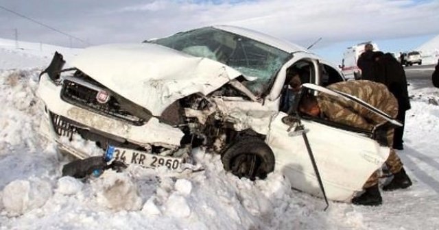 Van&#039;da iki ayrı kaza, 1 ölü 8 yaralı