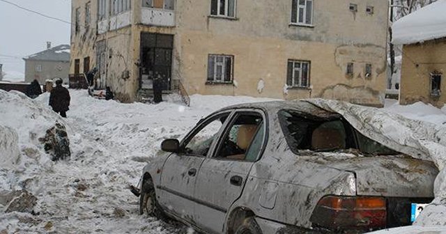 Yüksekova’da patlama, polis aracı geçerken infilak ettirildi