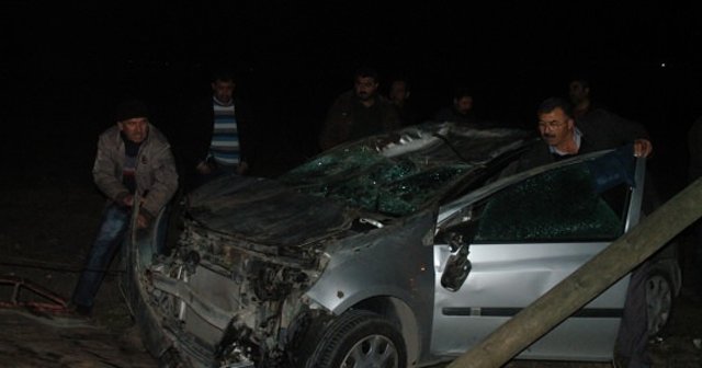 Adana&#039;da polis otomobili devrildi, 2 yaralı