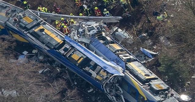 Almanyada tren kazasında ölü sayısı 11 oldu