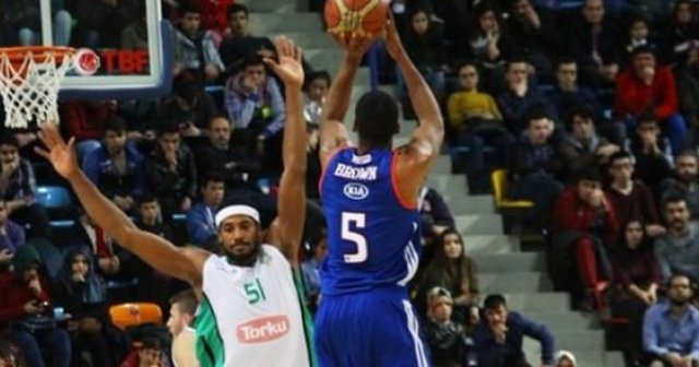 Anadolu Efes, Konya'da ter attı!