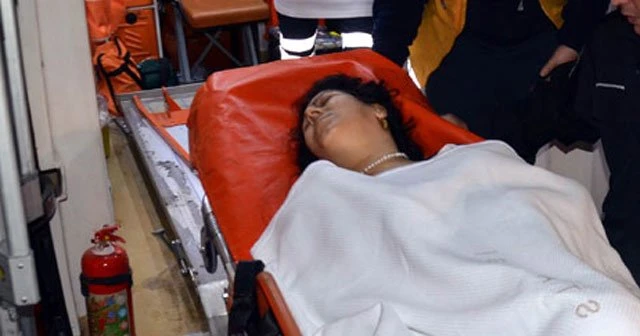 Annesini 6 yerinden bıçakladı