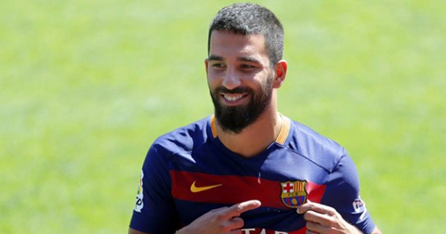 Arda Turan, arkadaşlarını tebrik etti