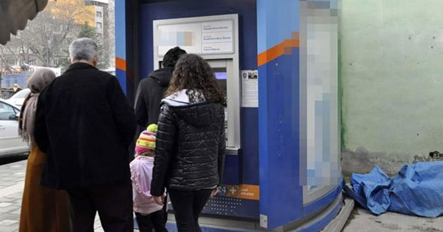 ATM&#039;ye düzenek kurup 1,5 saatte 50 kişinin hesabını boşalttılar