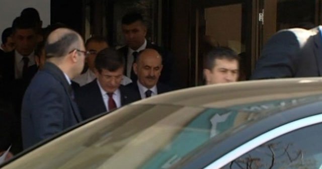 Başbakan Davutoğlu yaralıları ziyaret etti