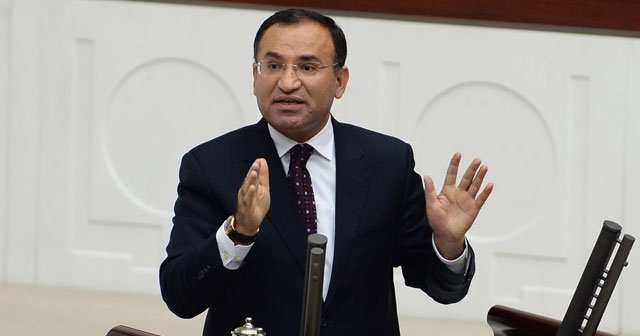 Bozdağ, &#039;CHP 1982 anayasasından rahatsız değil&#039;