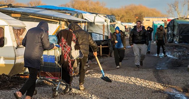 Calais kampının boşaltılması kararına büyük tepki