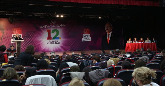 CHP Kurultayı&#039;nda evlilik teklifi