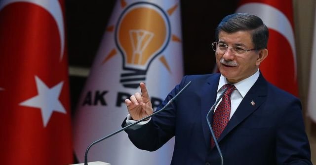 Davutoğlu, &#039;Anayasa tartışmasını şahsileştirme çabası ihanettir&#039;