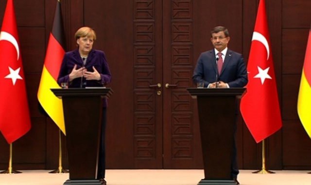 Davutoğlu&#039;ndan Alman gazetecinin provokatif sorusuna tarihi cevap