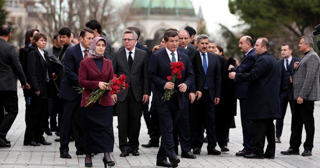 Davutoğlu saldırının olduğu alana çiçek bırakacak