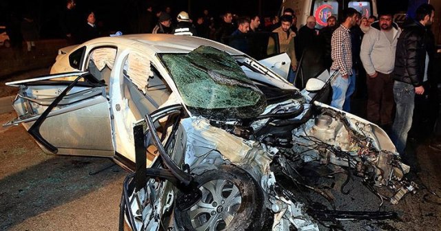 Eskişehir&#039;de trafik kazası, 3 ölü, 5 yaralı