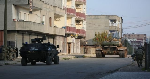 Güvenlik güçleri Cizre&#039;deki bodruma girdi! 60 terörist öldürüldü
