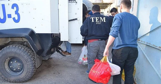 Güvenlik güçlerine eşlerinden 'yemekli' destek