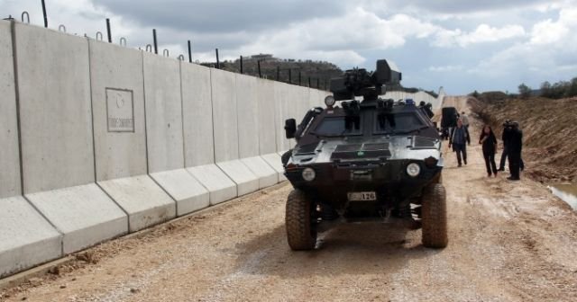 Hatay-Suriye sınırına 35 bin metre beton duvar