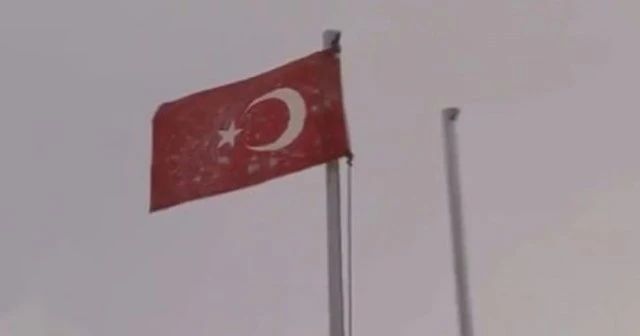 Hudut Karakolu'nda bayrak bile dondu