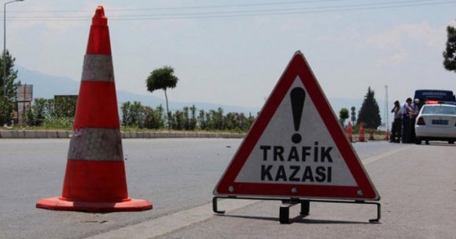 İzmir&#039;de trafik kazası, 1 ölü, 1 yaralı