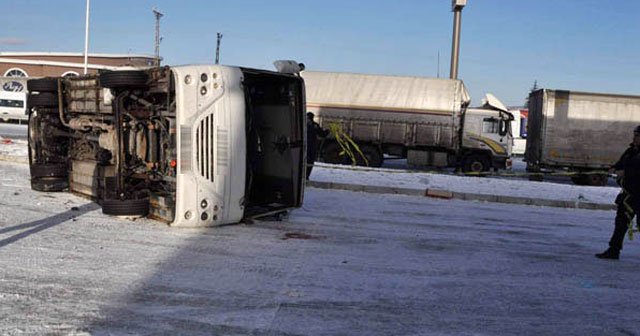 Konya&#039;da trafik kazası, 26 yaralı