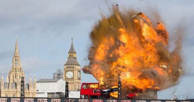 Londra&#039;da korkutan patlama