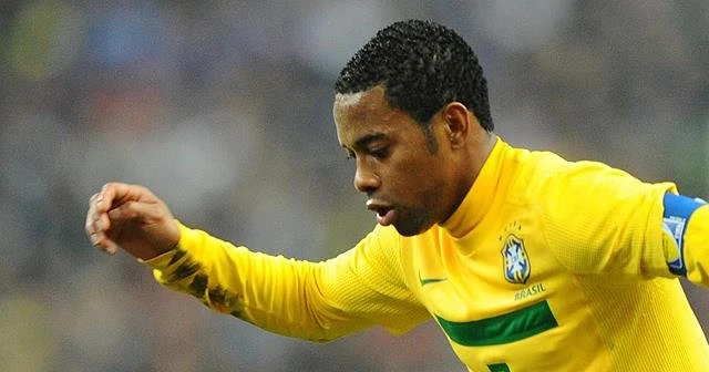 Robinho ülkesine döndü