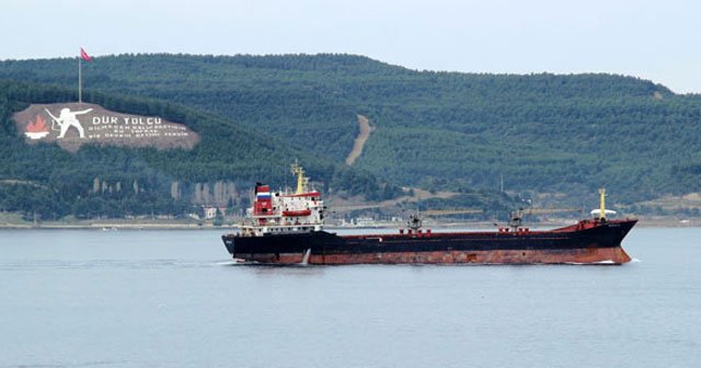 Rus askeri kargo gemisi Çanakkale Boğazı&#039;ndan geçti