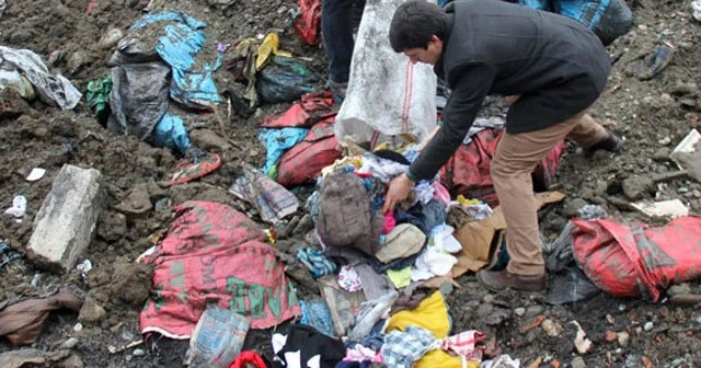 Türkmenler için toplanan yardımlar çöpten çıktı