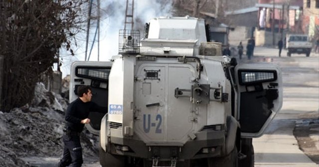 Van'da zırhlı polis aracına roketatarlı saldırı